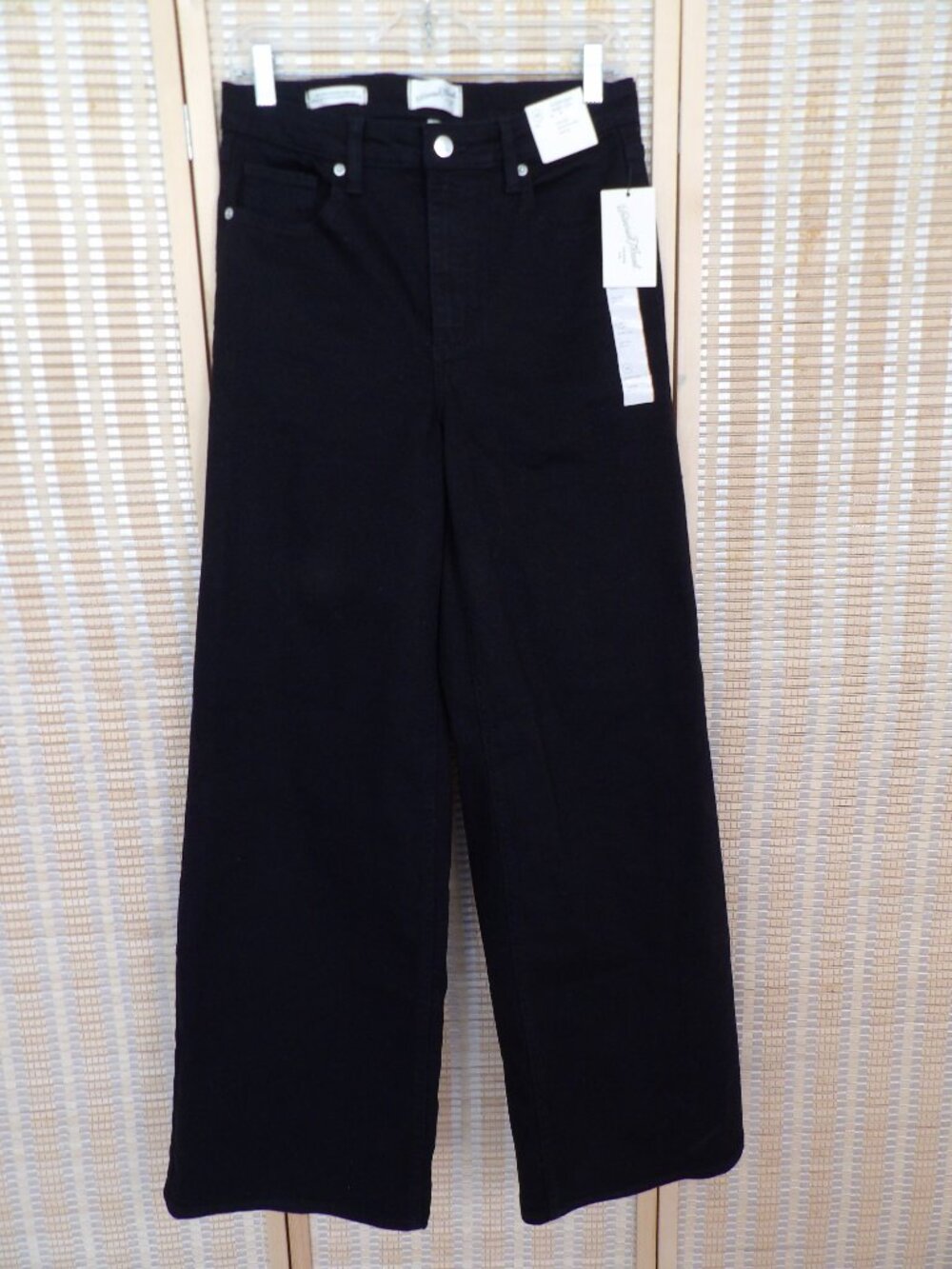 NWT Women's Universal Thread Size 10 High-Rise Slim Fit Wide Leg Stretch Jeans